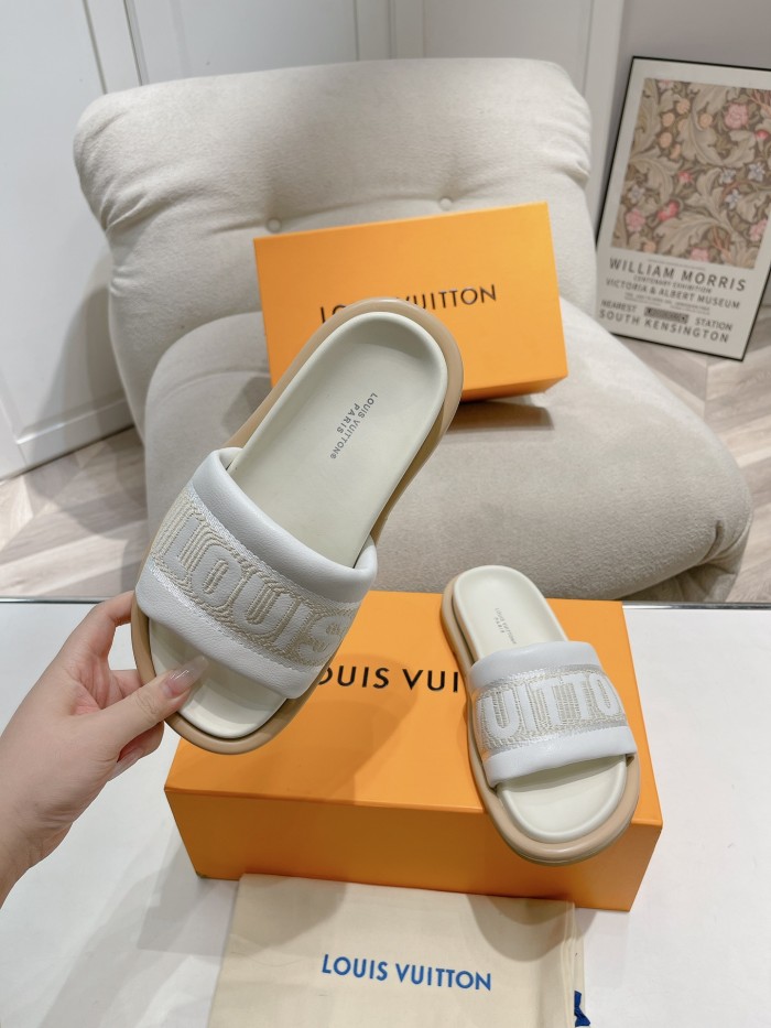 LV Sandals 1：1 Quality-941