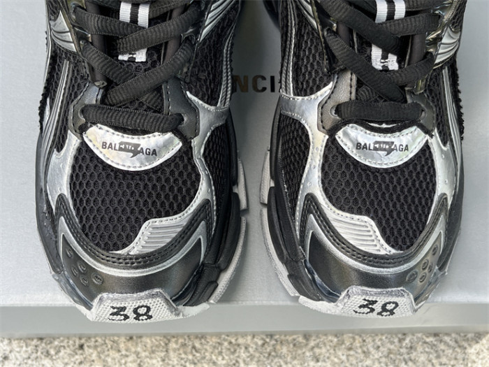 B 17FW Tripe-S High End Sneaker-646