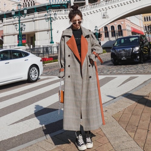 Spring and summer British plaid lapel double-breasted long coat with contrasting colors and waist to show the figure lace-up trench coat