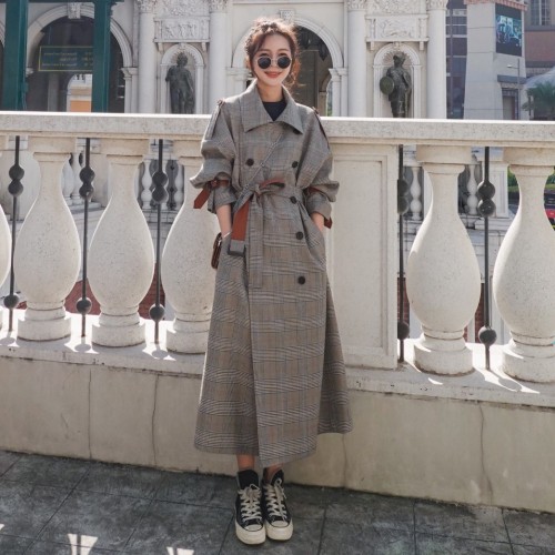 Spring and summer British plaid lapel double-breasted long coat with contrasting colors and waist to show the figure lace-up trench coat