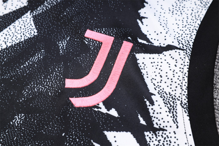 Juventus Training Jersey 23/24