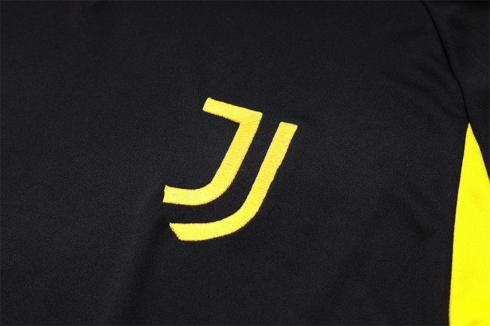 Juventus Training Jersey 23/24