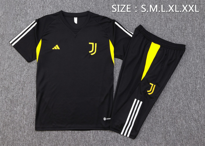 Juventus Training Jersey 23/24