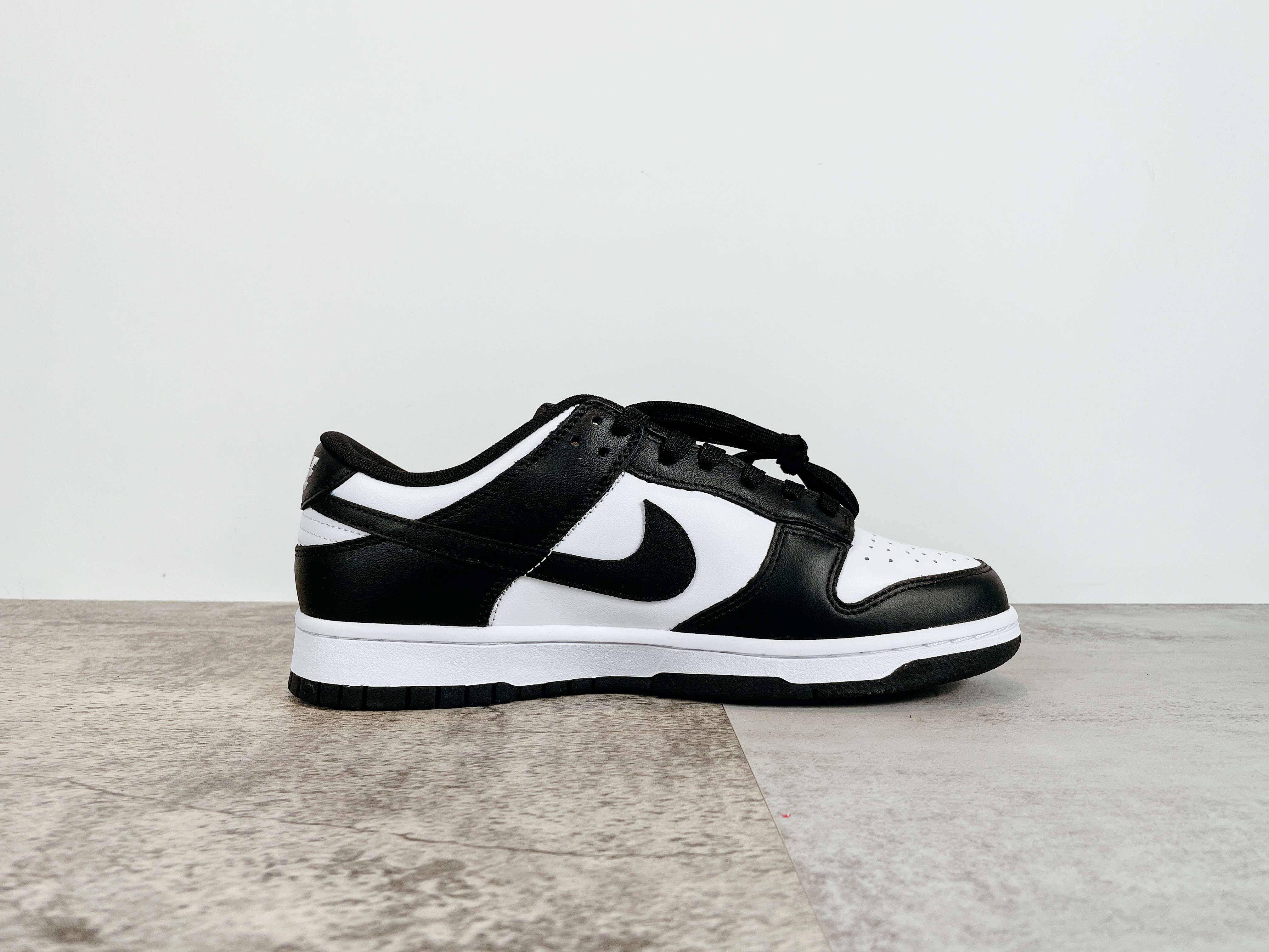 Dunk Low Retro White Black