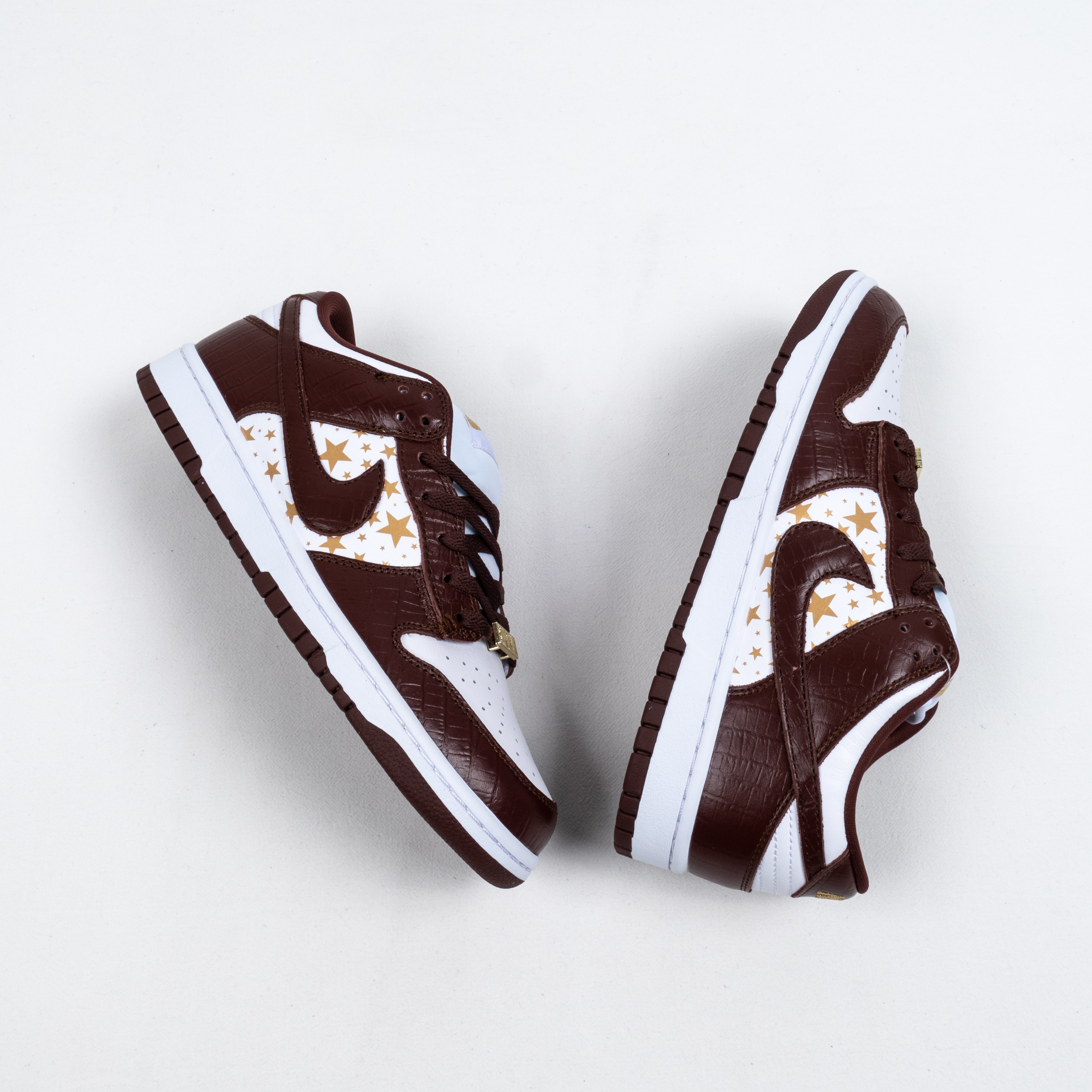 SB Dunk Low Supreme Stars Barkroot Brown