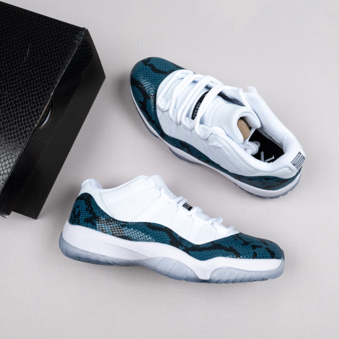 11's Retro Low Snake Navy