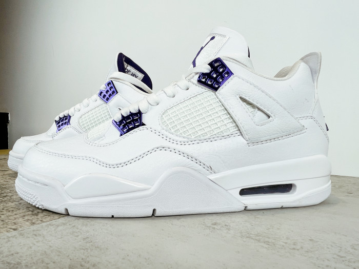 4's Retro Metallic Purple