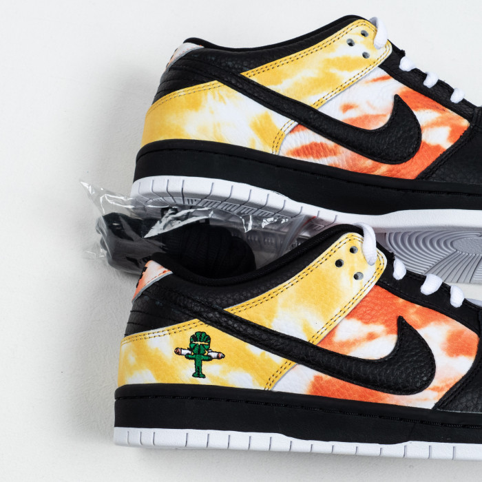 SB Dunk Low Raygun Tie-Dye Black