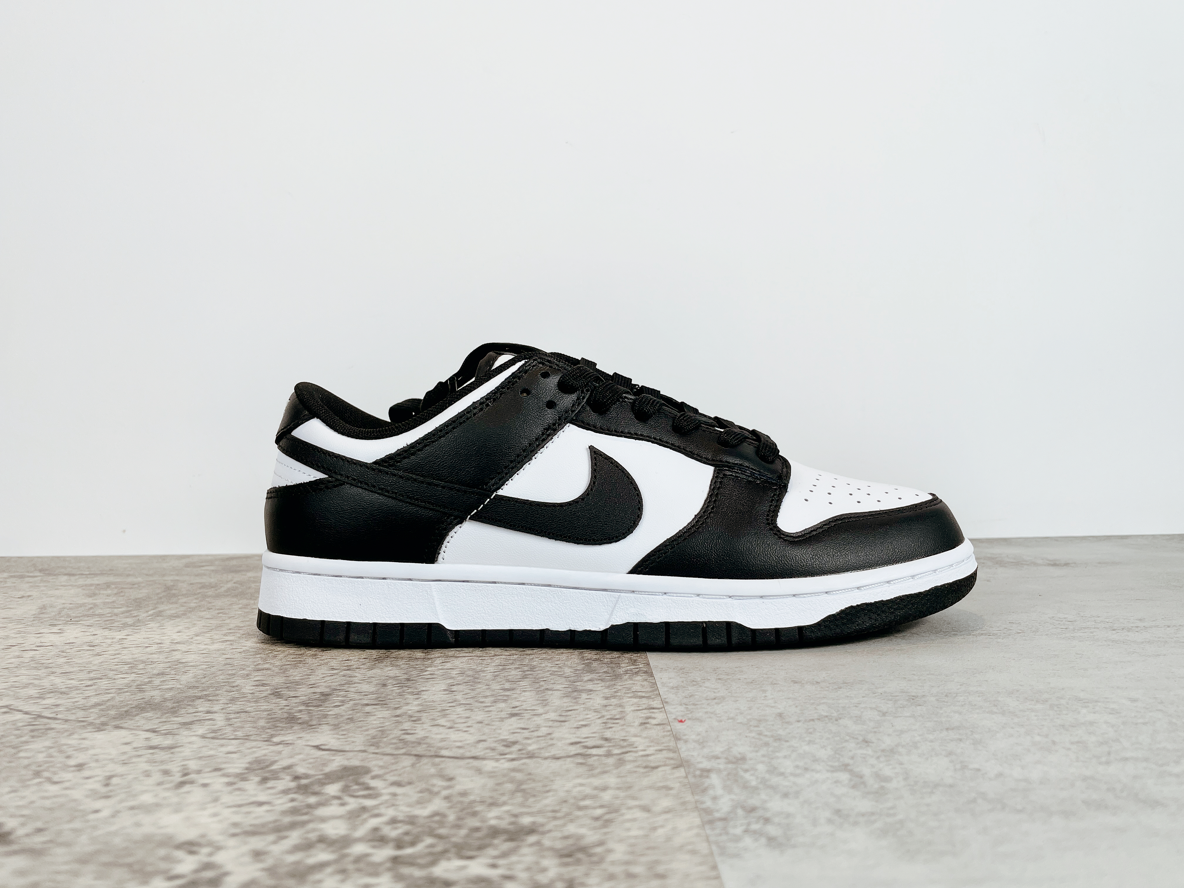 Dunk Low Retro White Black