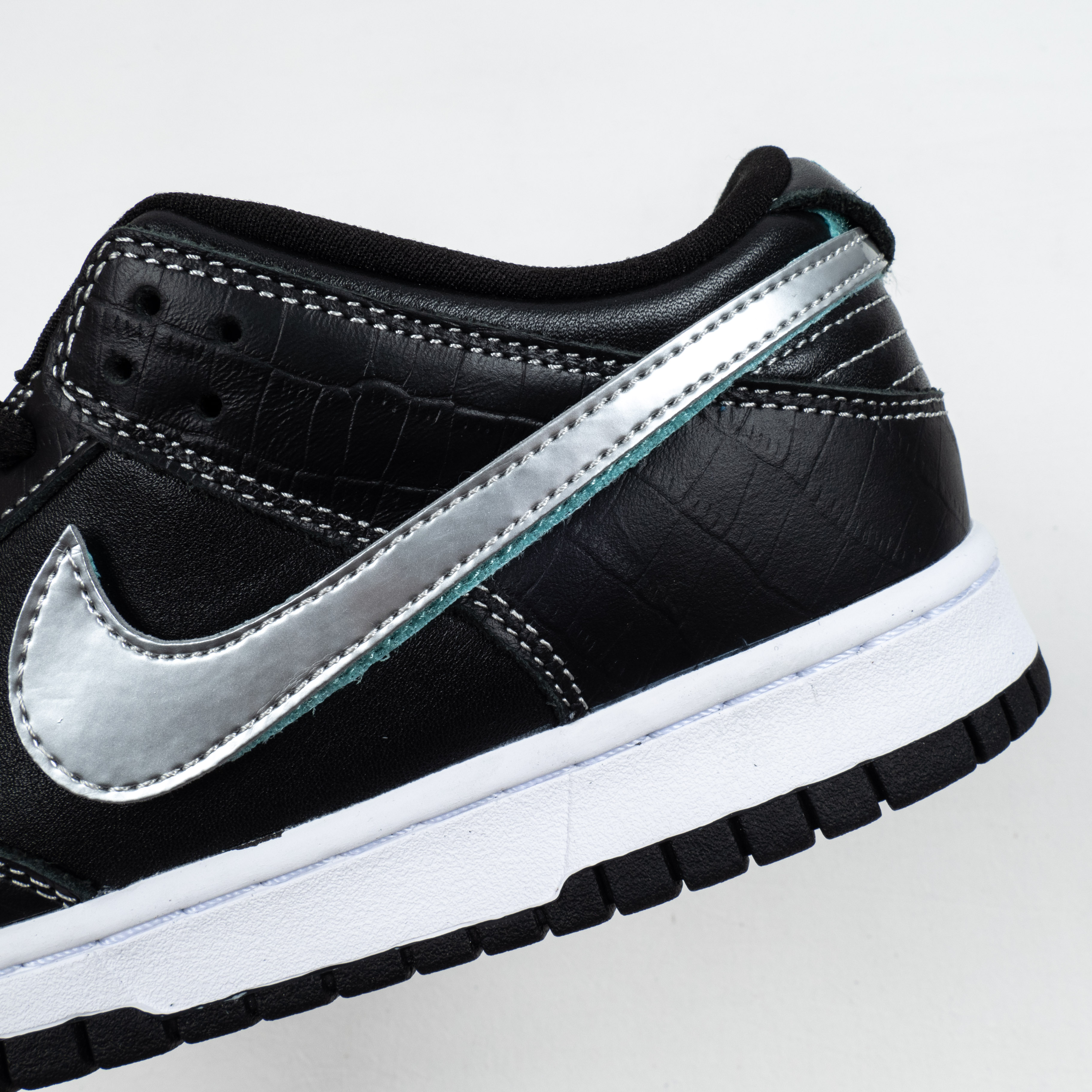 SB Dunk Low Diamond Supply Co Black Diamond