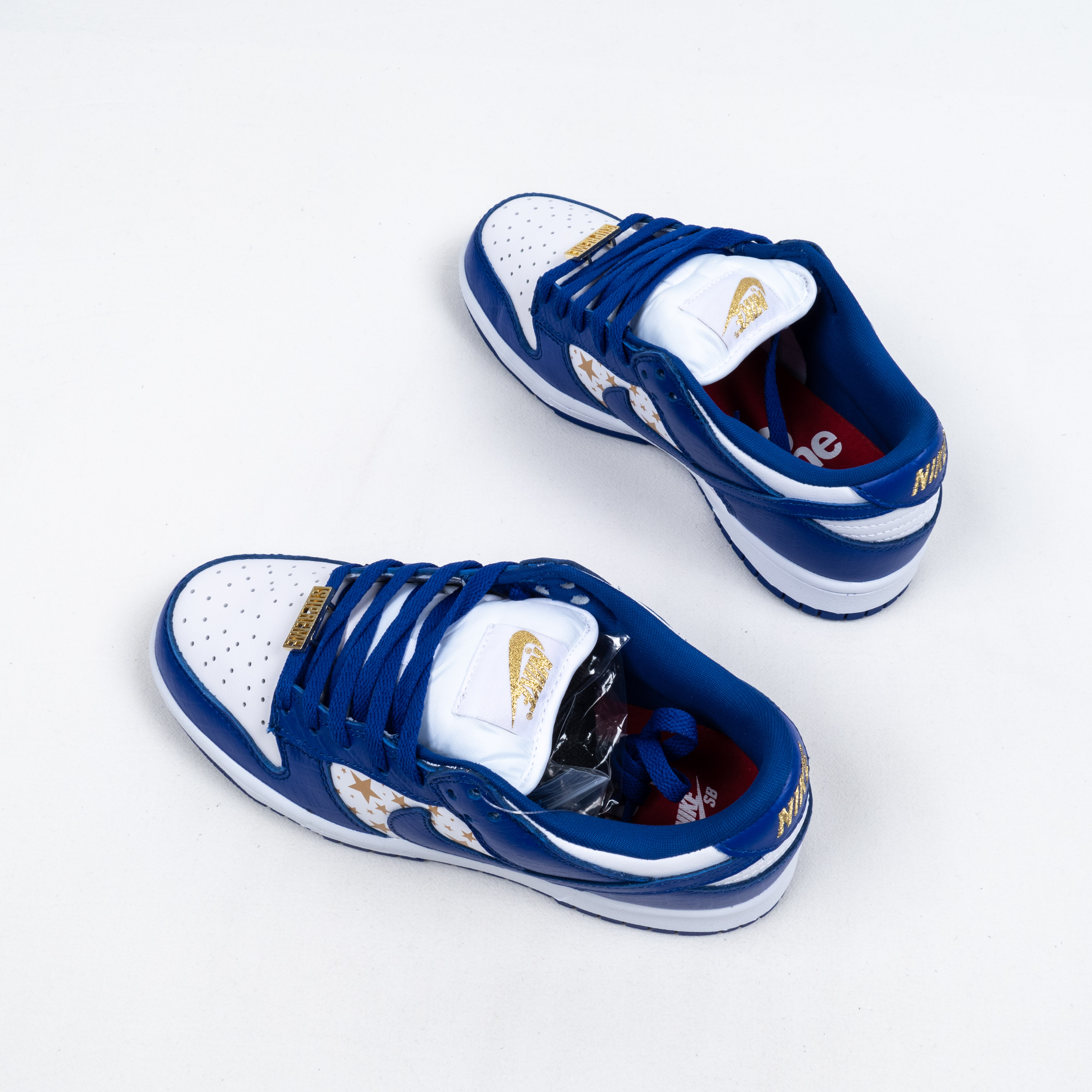 SB Dunk Low Supreme Stars Hyper Royal