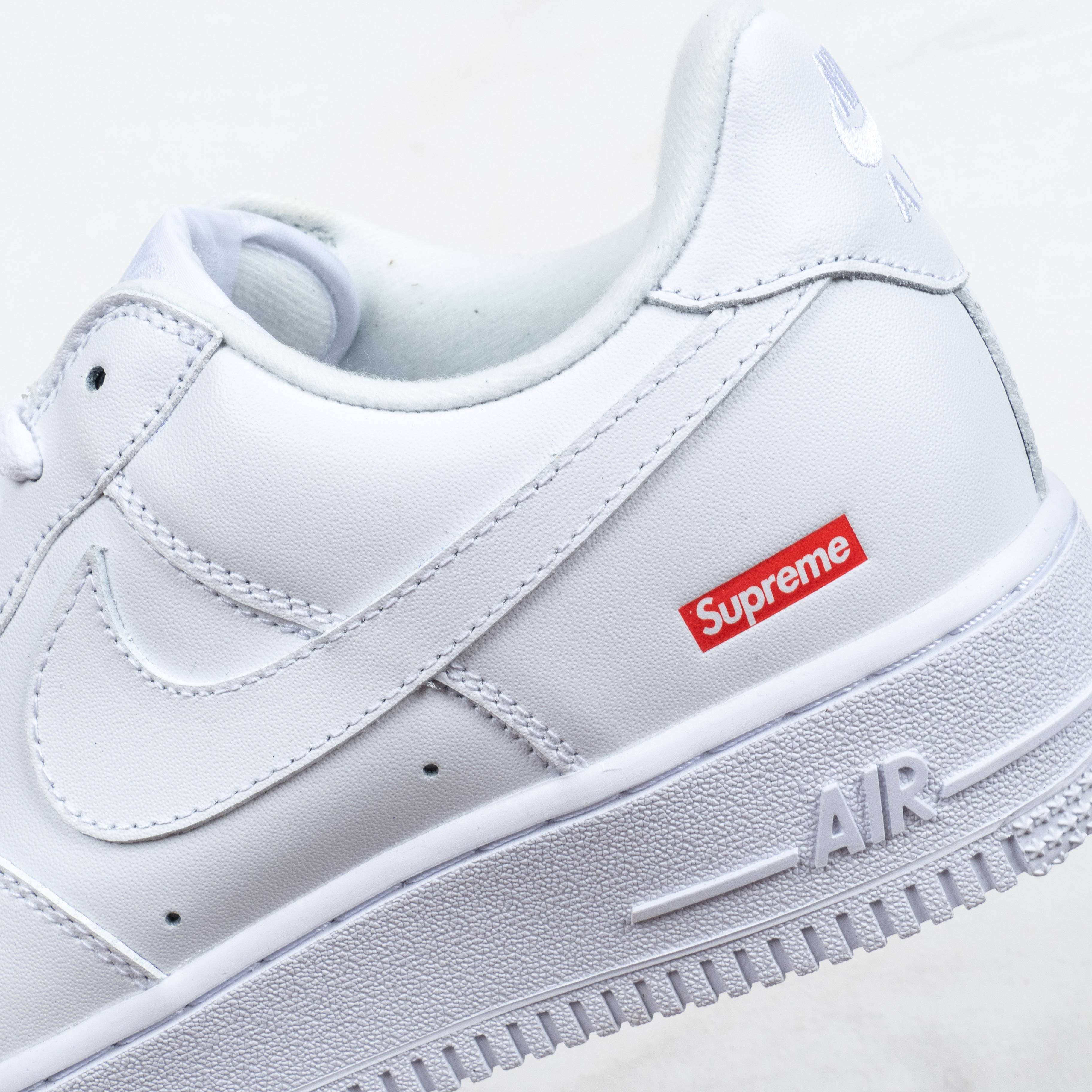 AF1 Low Supreme White