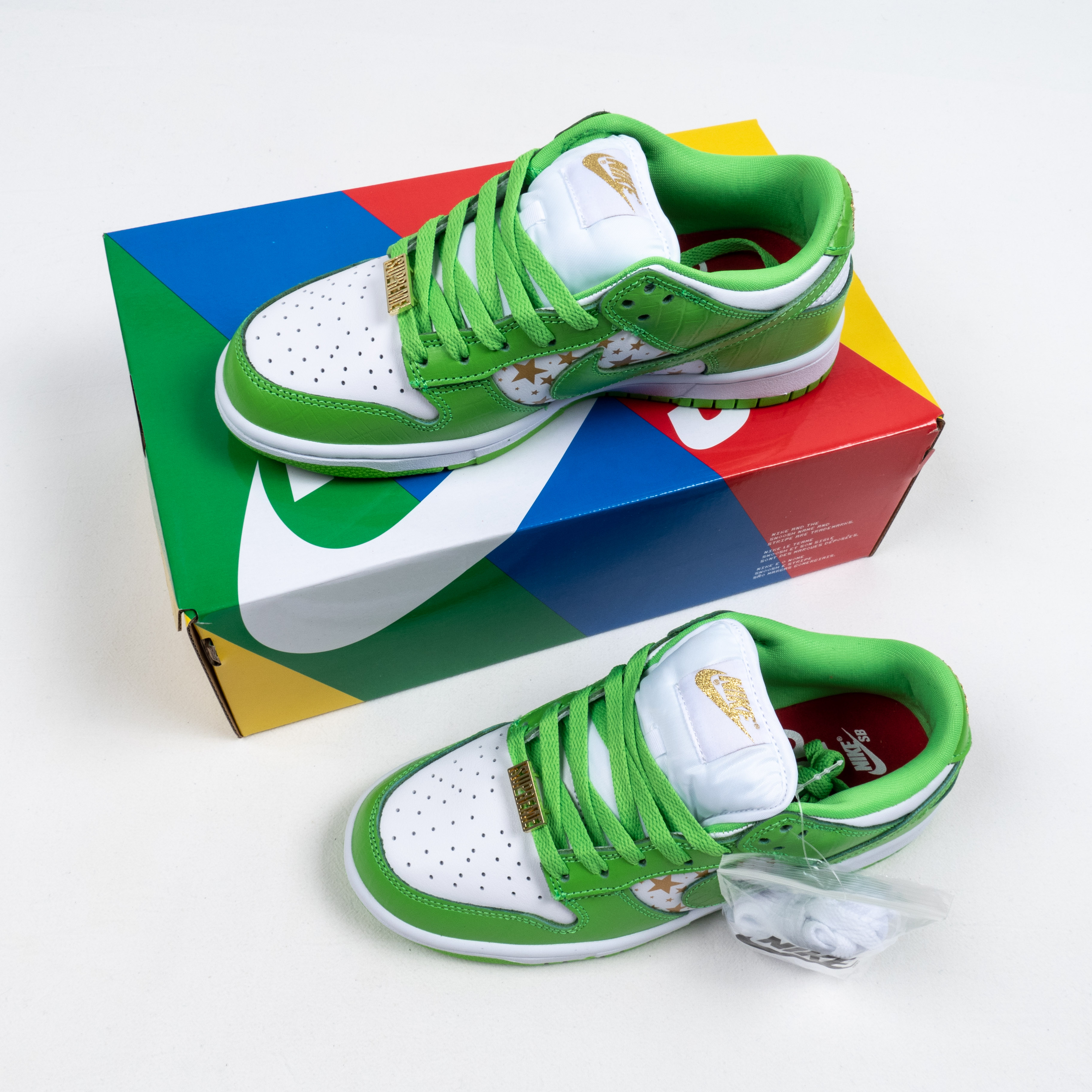 SB Dunk Low Supreme Stars Mean Green