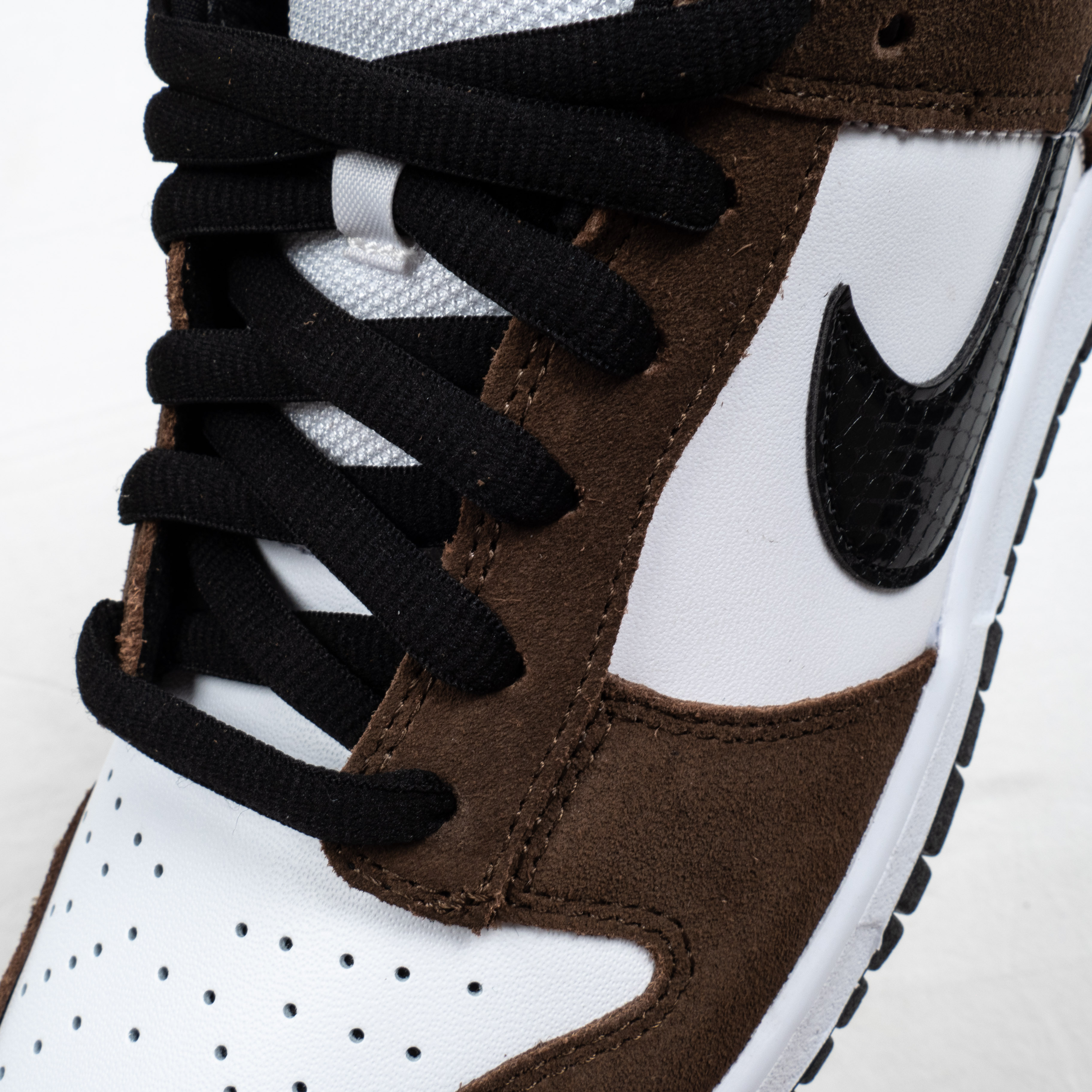 DUNK LOW White Black Trail End Brown