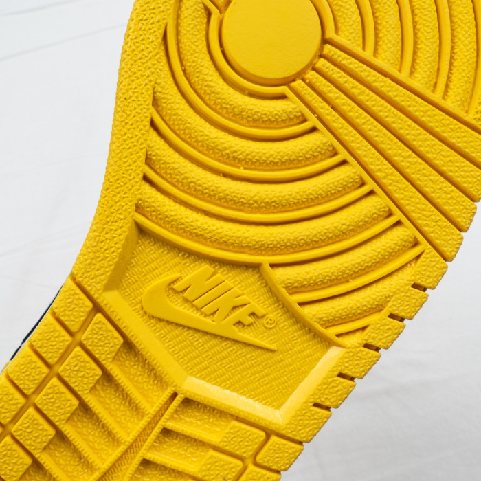 1's Mid Yellow Toe Black