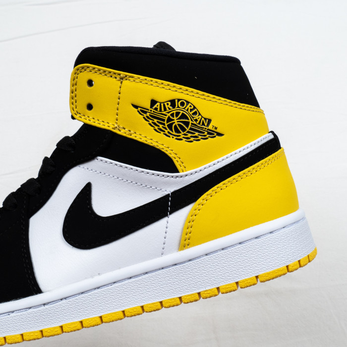 1's Mid Yellow Toe Black