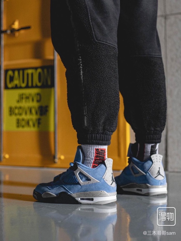 4's Retro University Blue UNC