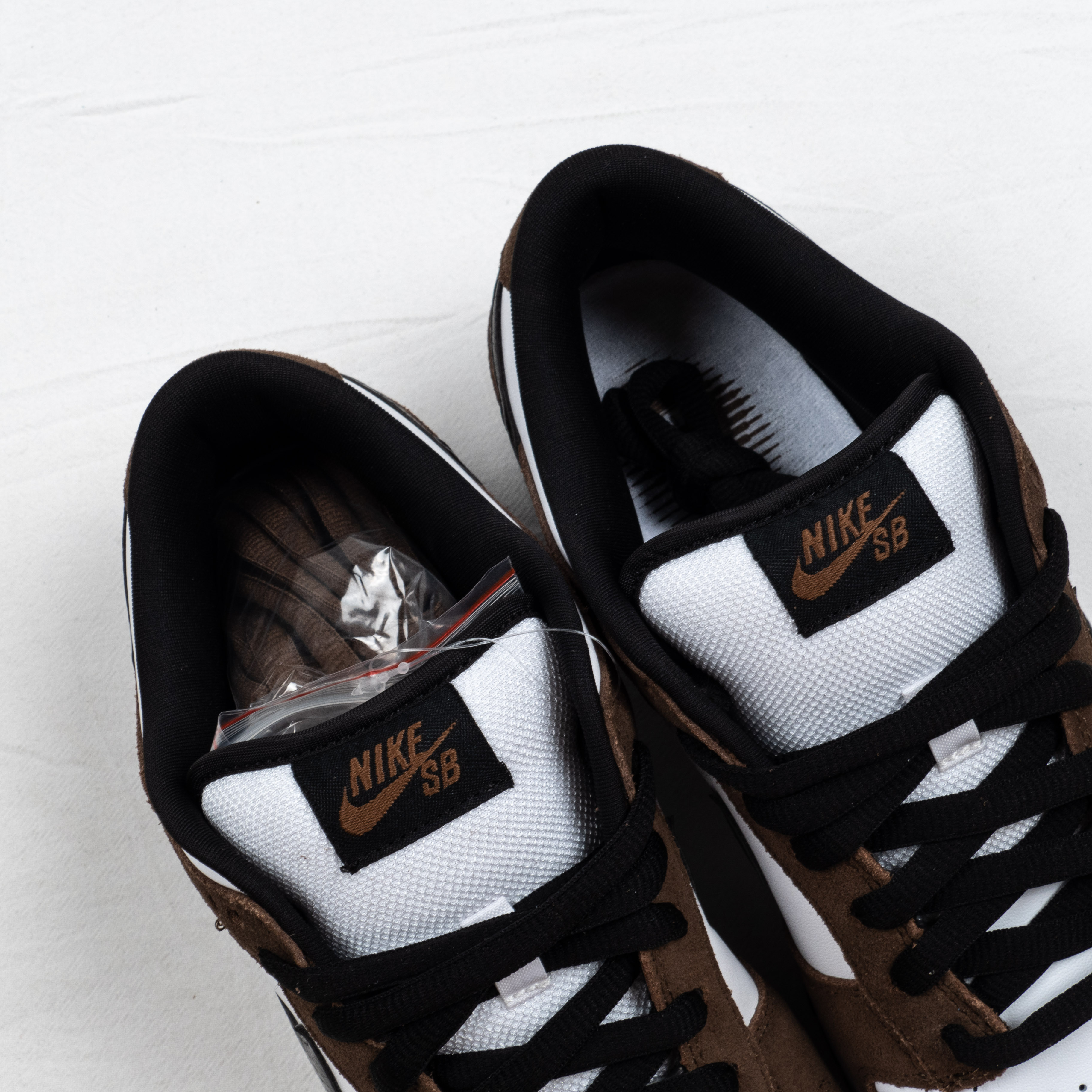 DUNK LOW White Black Trail End Brown