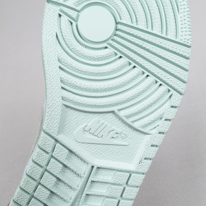 1's Mid Spruce Aura