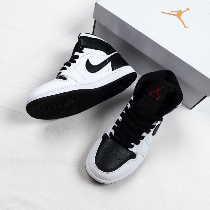 1's Mid Reverse Black Toe