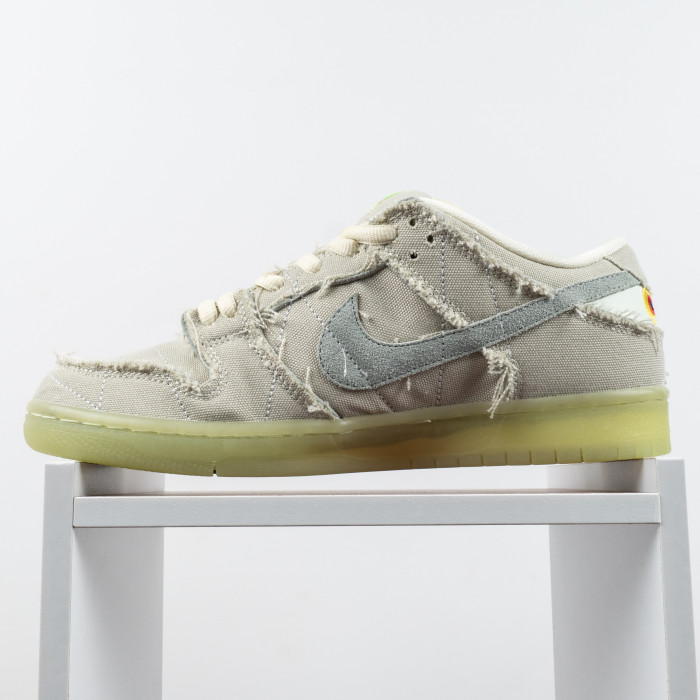 SB Dunk Low “Mummy”
