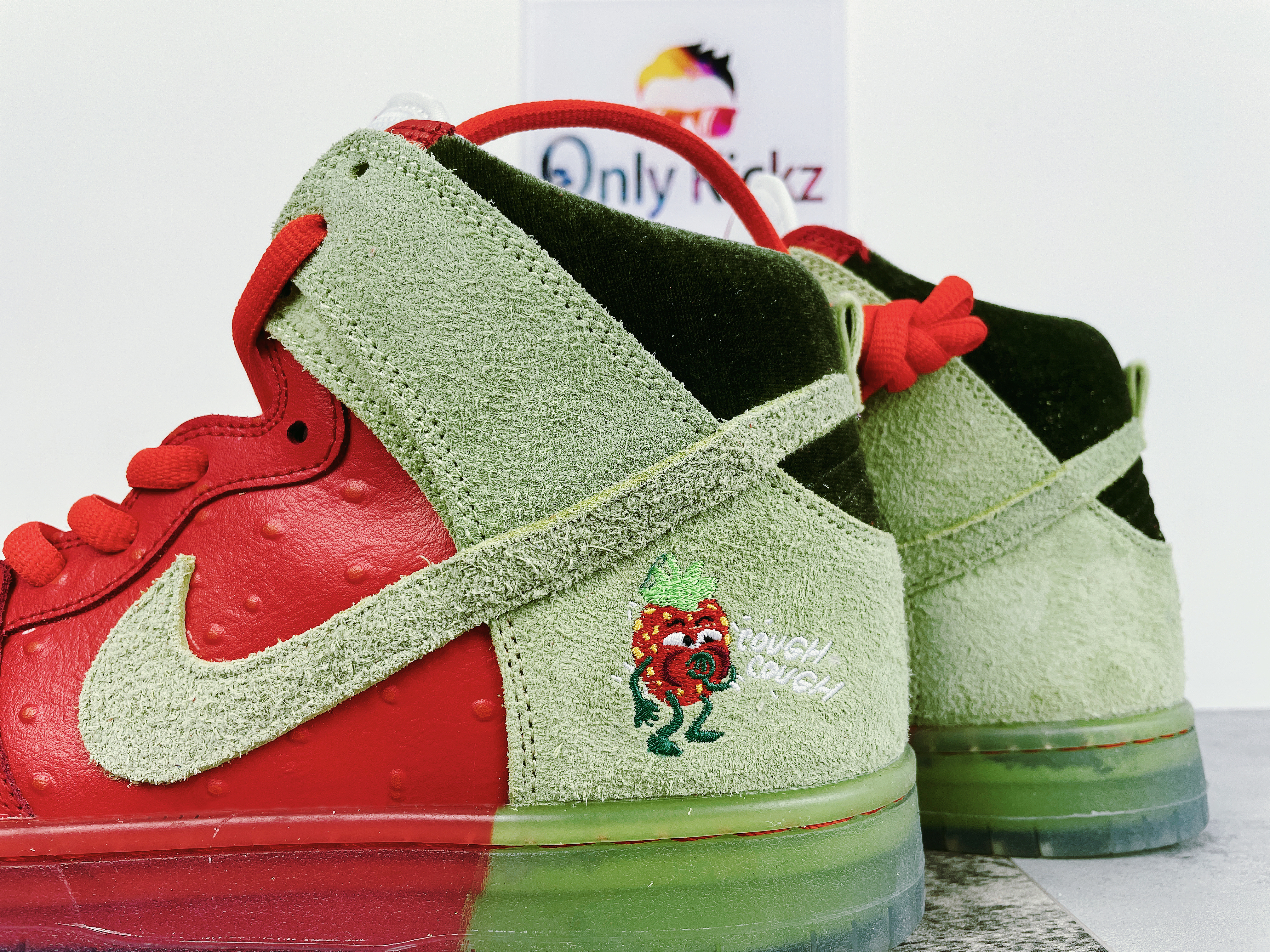 SB Dunk High Strawberry Cough