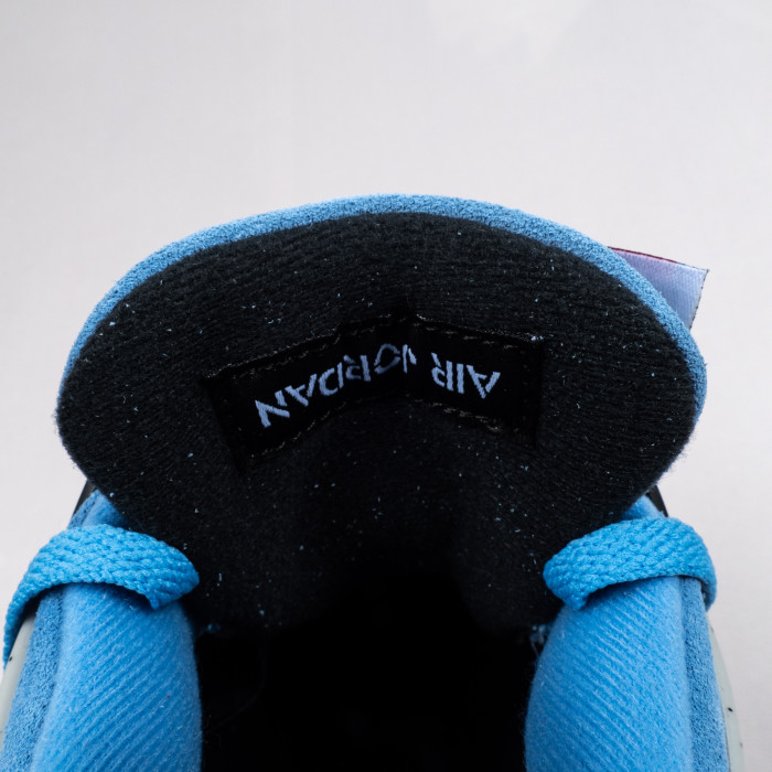 4's Retro University Blue UNC