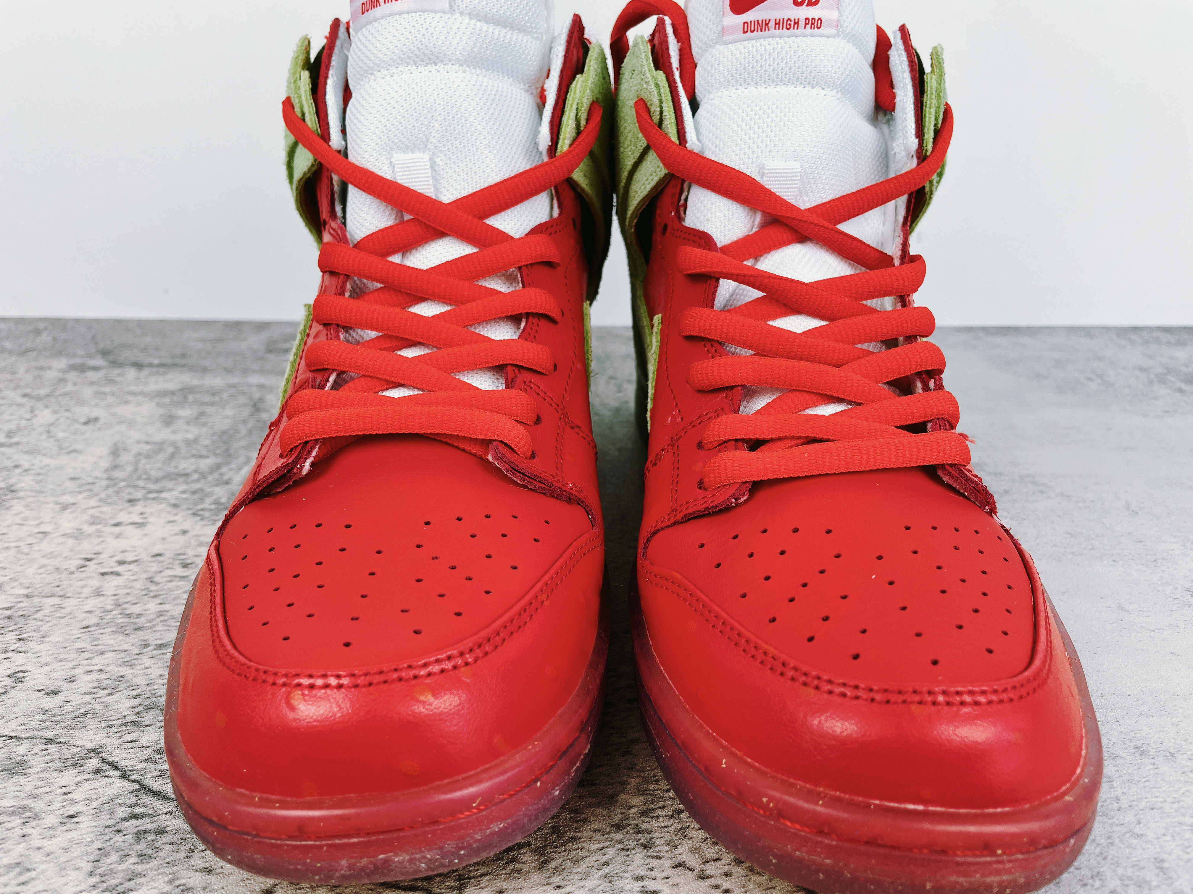 SB Dunk High Strawberry Cough