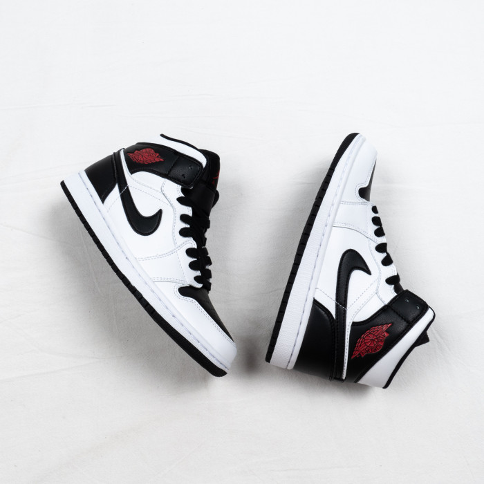 1's Mid Reverse Black Toe