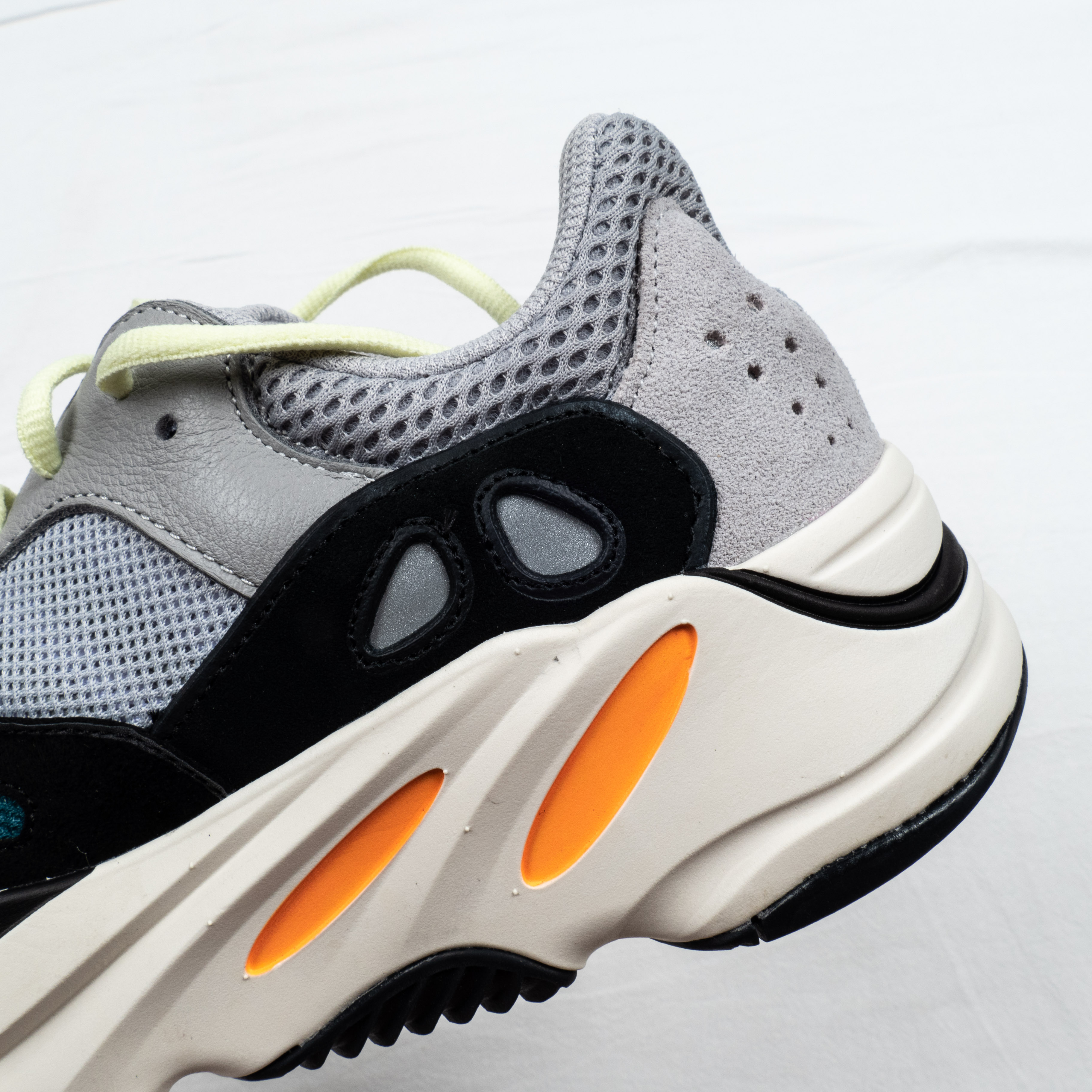 700 Wave Runner Solid Grey