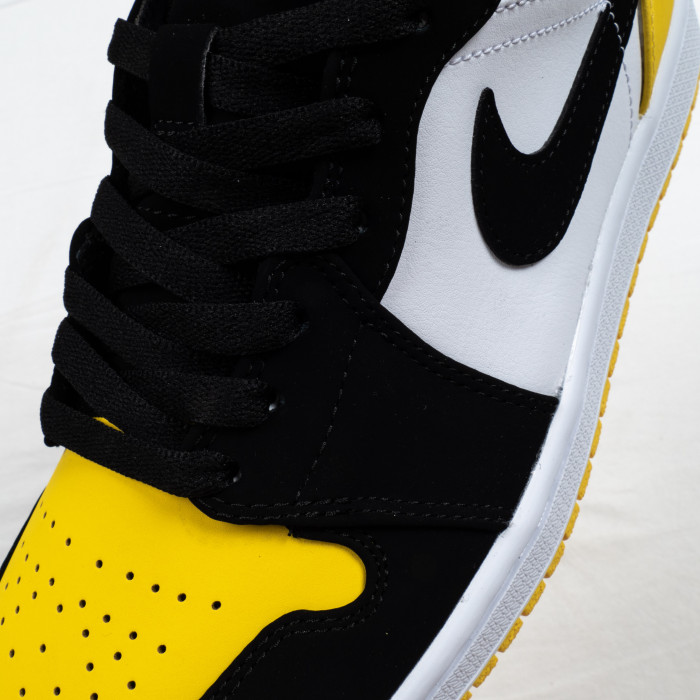 1's Mid Yellow Toe Black