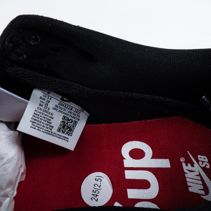 SB Dunk Low Supreme Stars Black