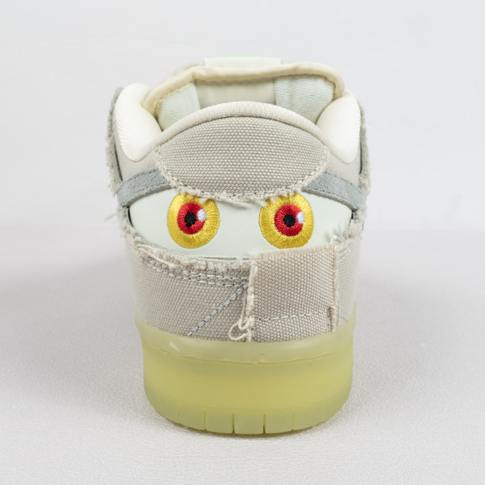 SB Dunk Low “Mummy”