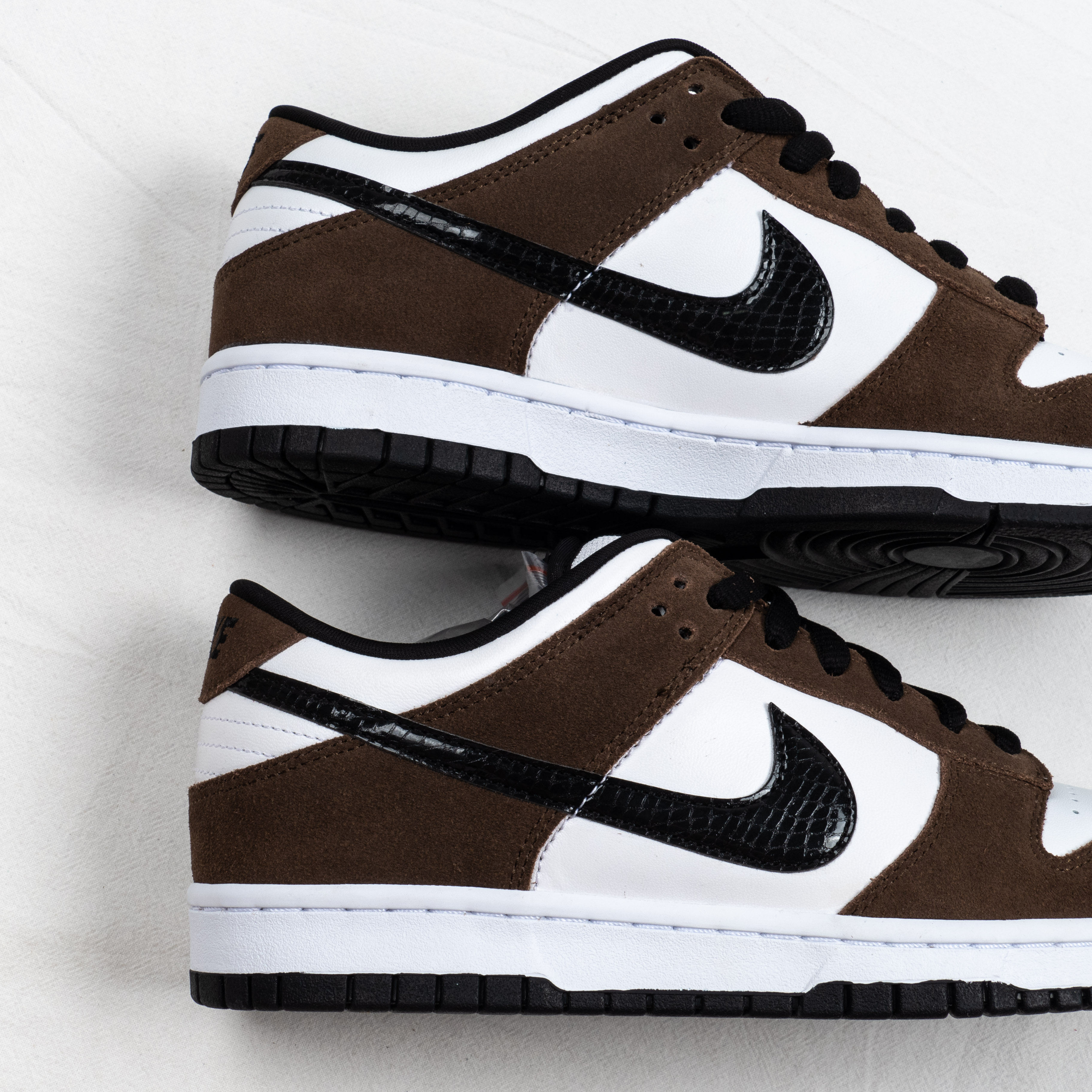 DUNK LOW White Black Trail End Brown