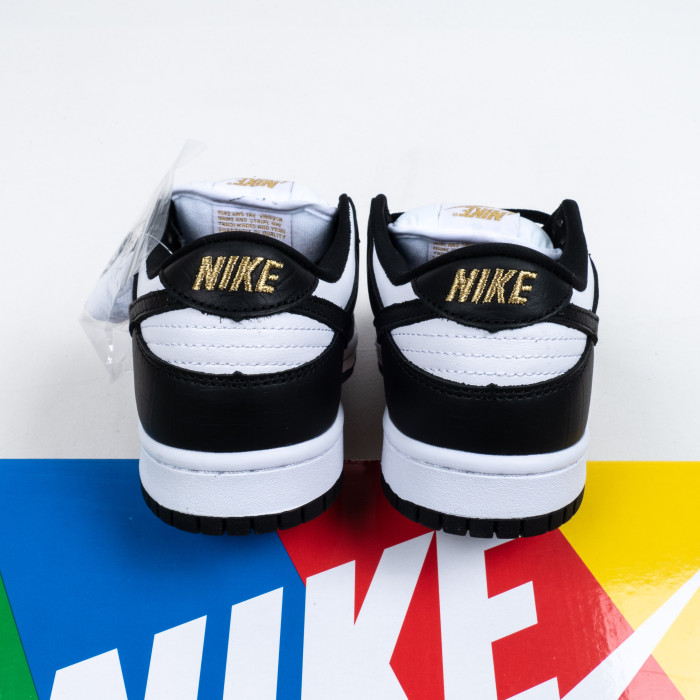 SB Dunk Low Supreme Stars Black
