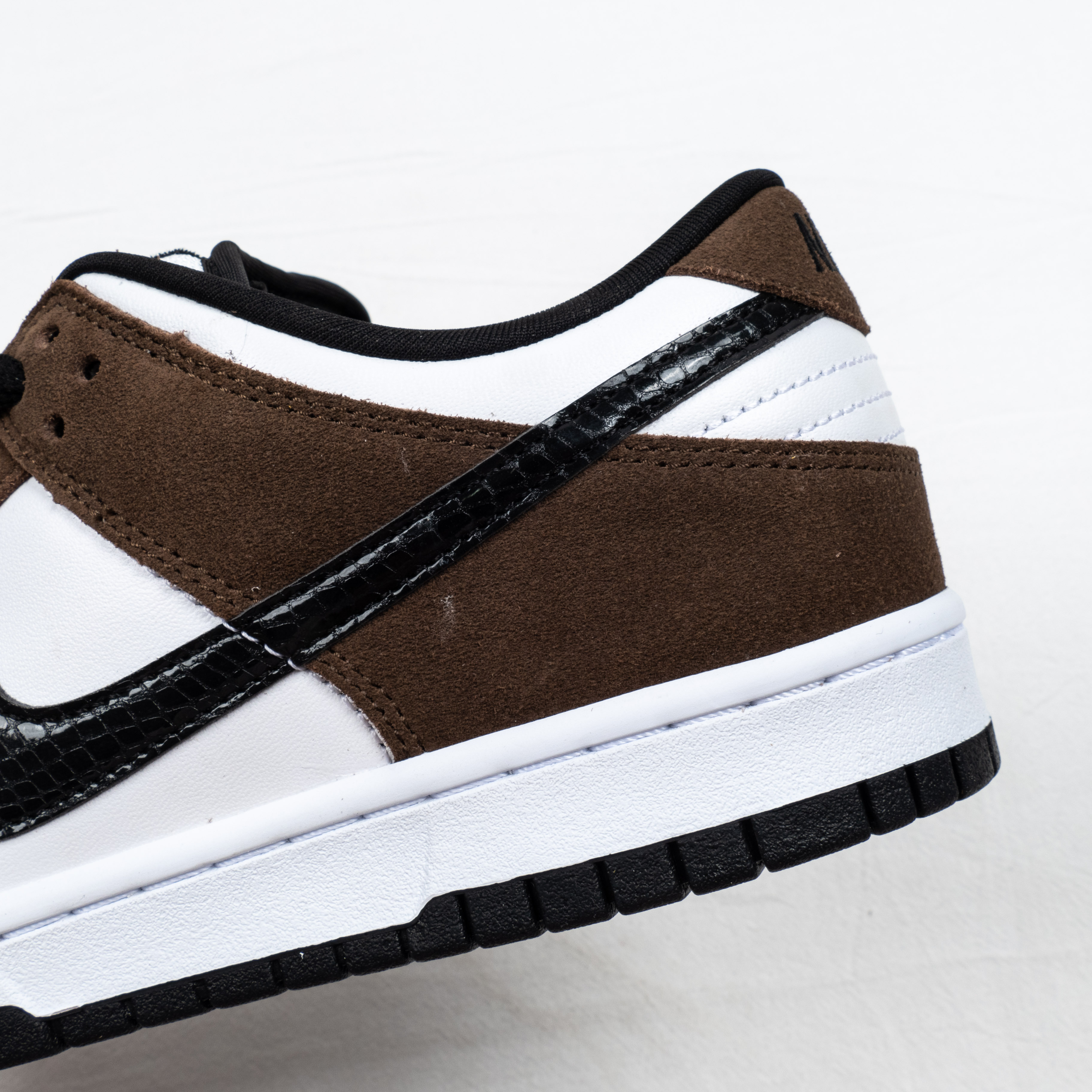 DUNK LOW White Black Trail End Brown