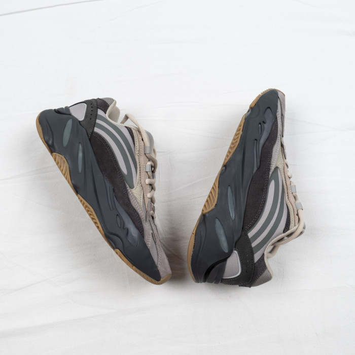 700 V2 Tephra