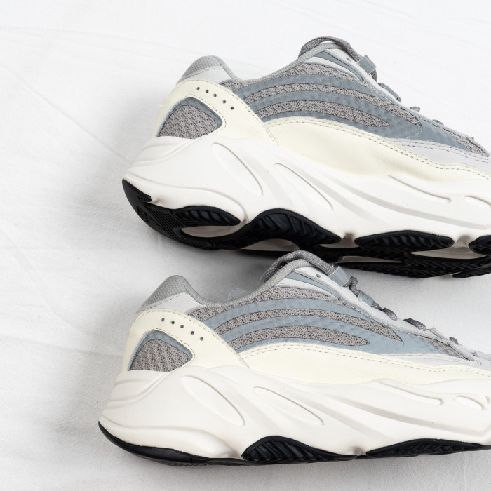 700 V2 Static