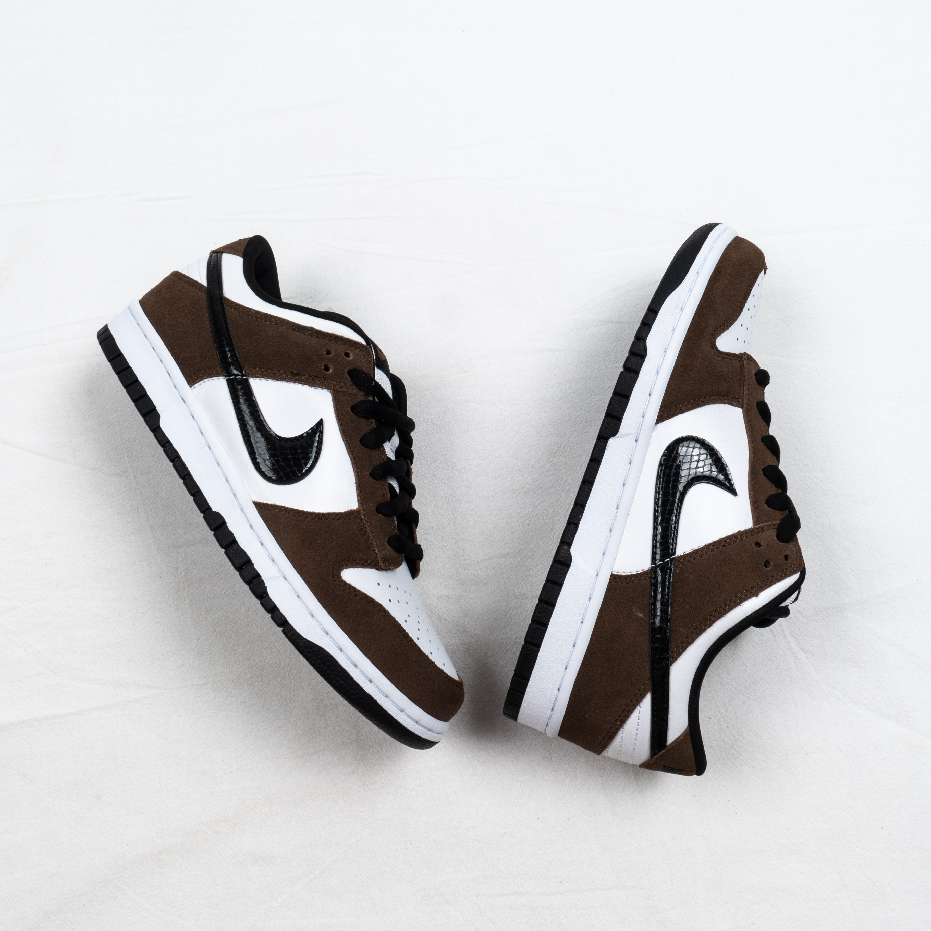 DUNK LOW White Black Trail End Brown