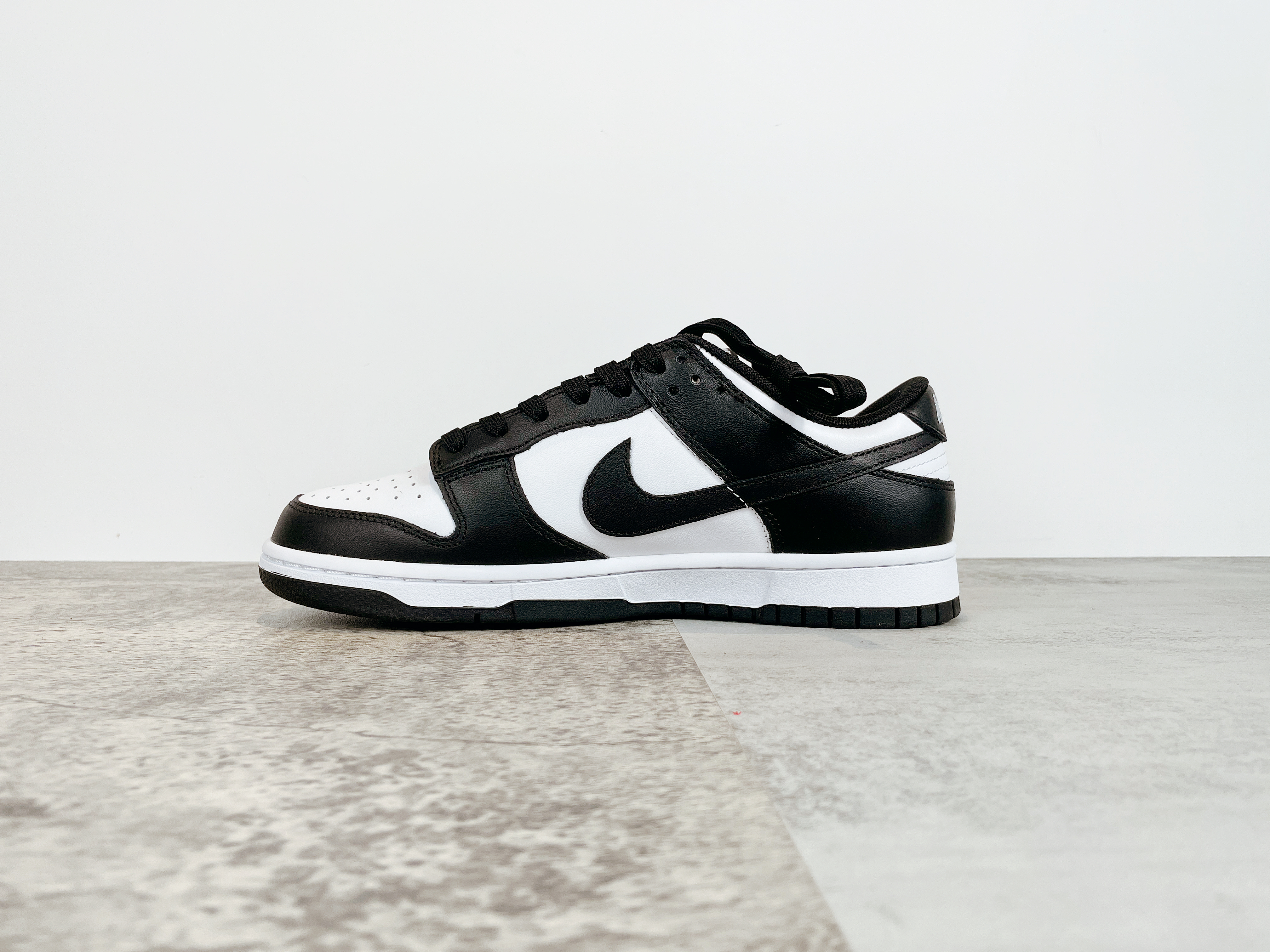 Dunk Low Retro White Black