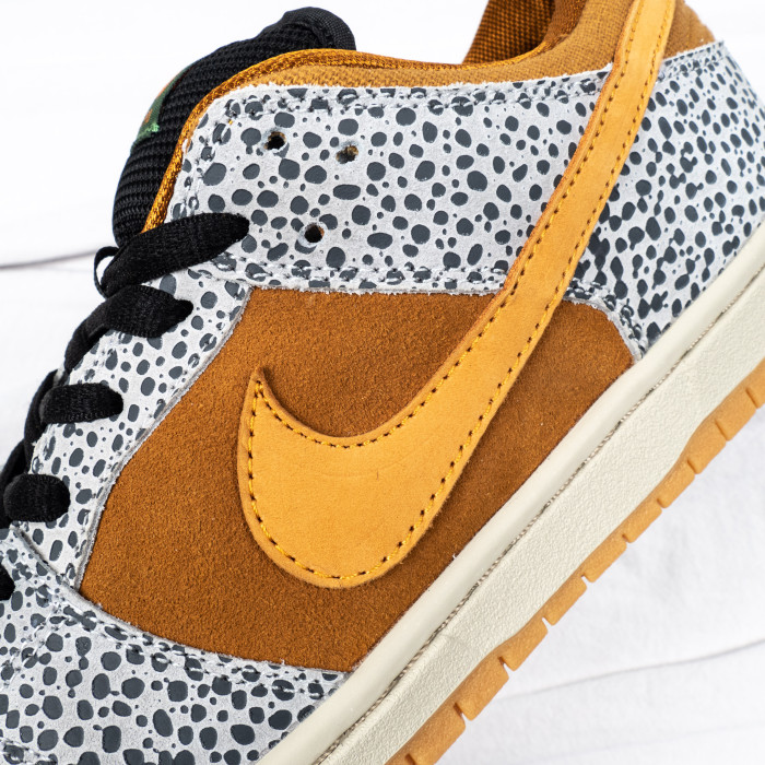 SB Dunk Low “Safari”