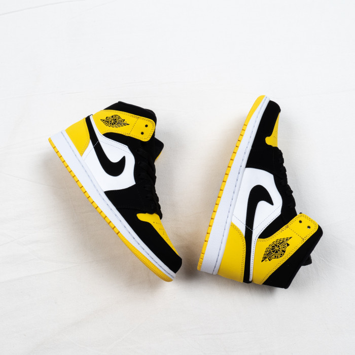 1's Mid Yellow Toe Black