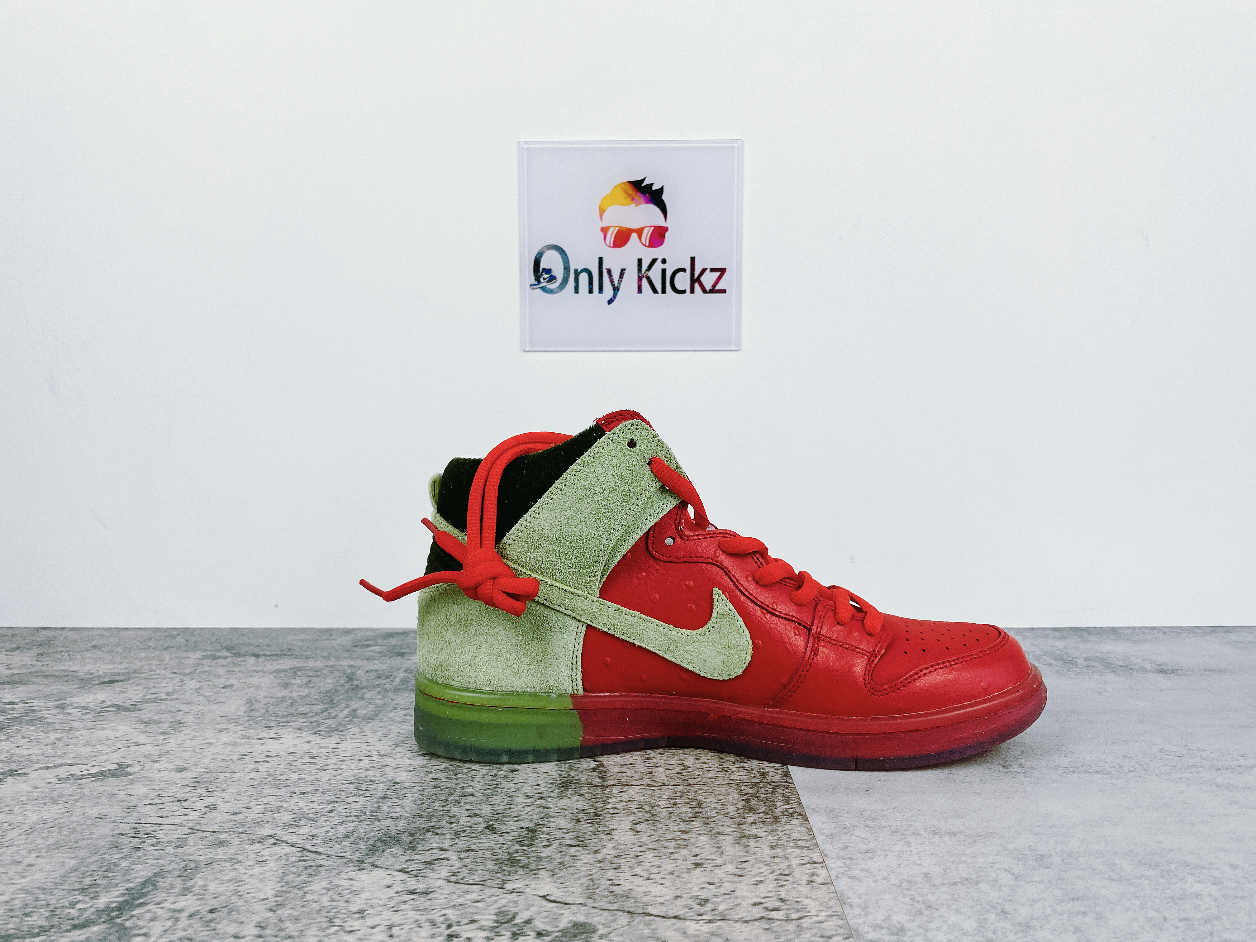 SB Dunk High Strawberry Cough