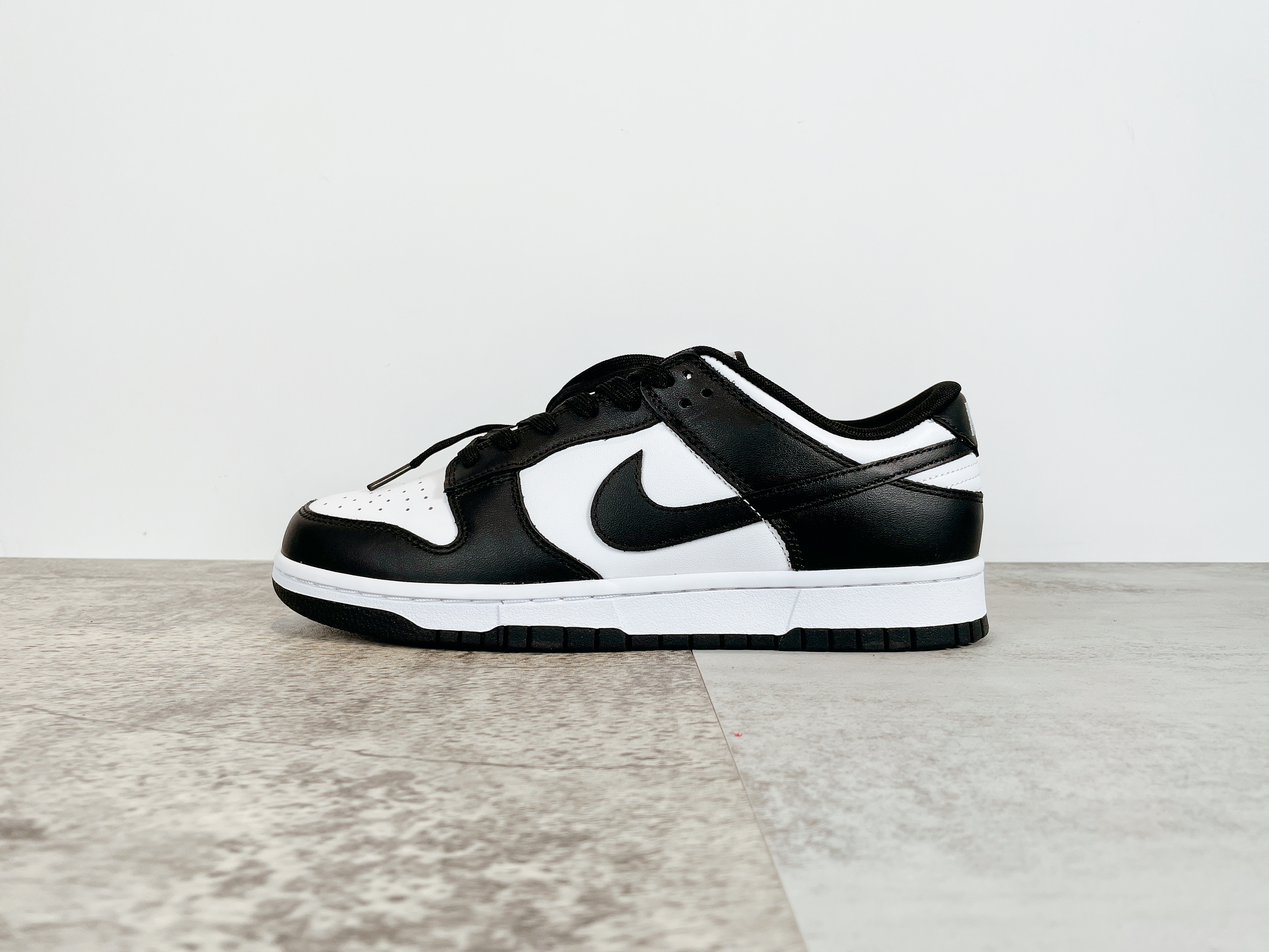 Dunk Low Retro White Black