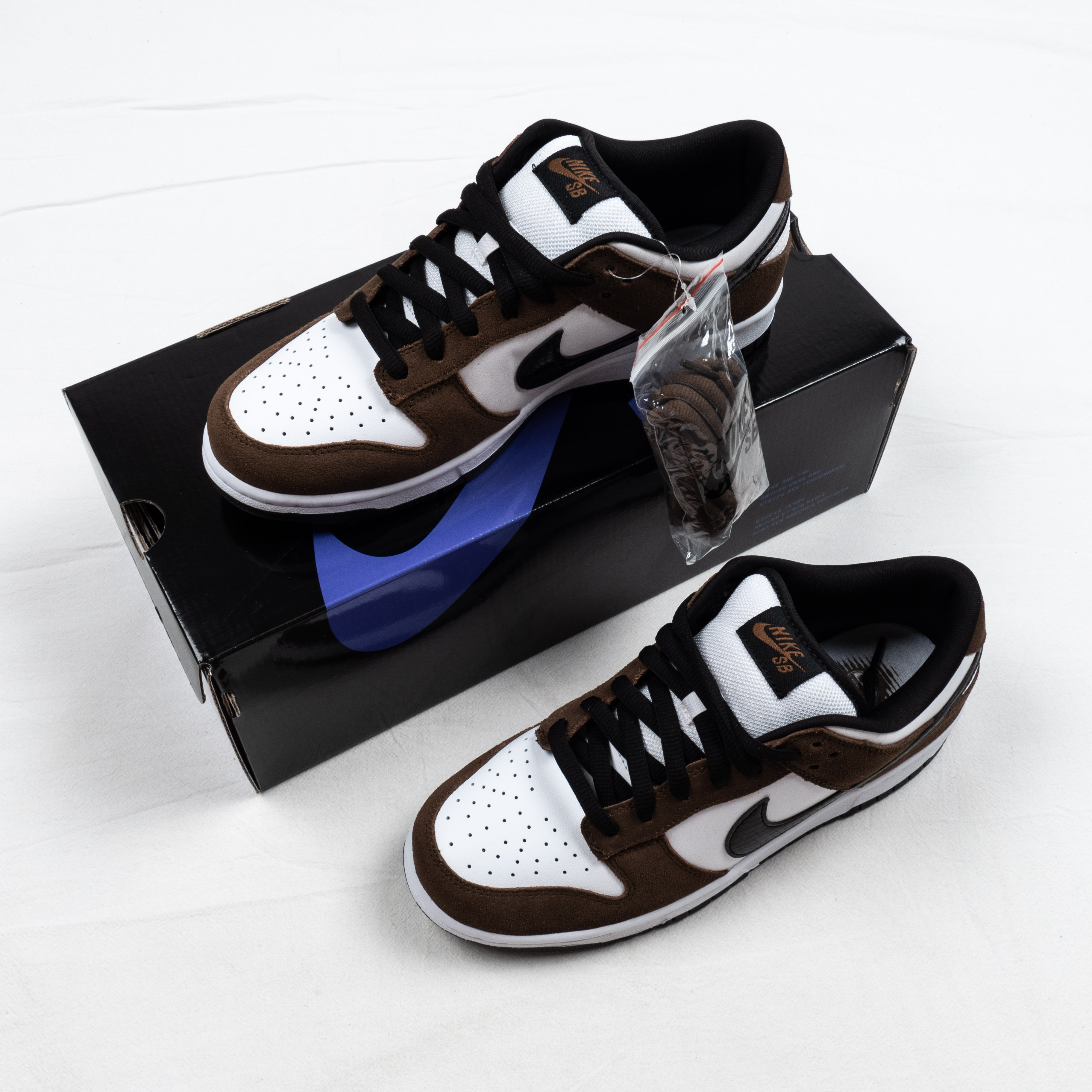 DUNK LOW White Black Trail End Brown