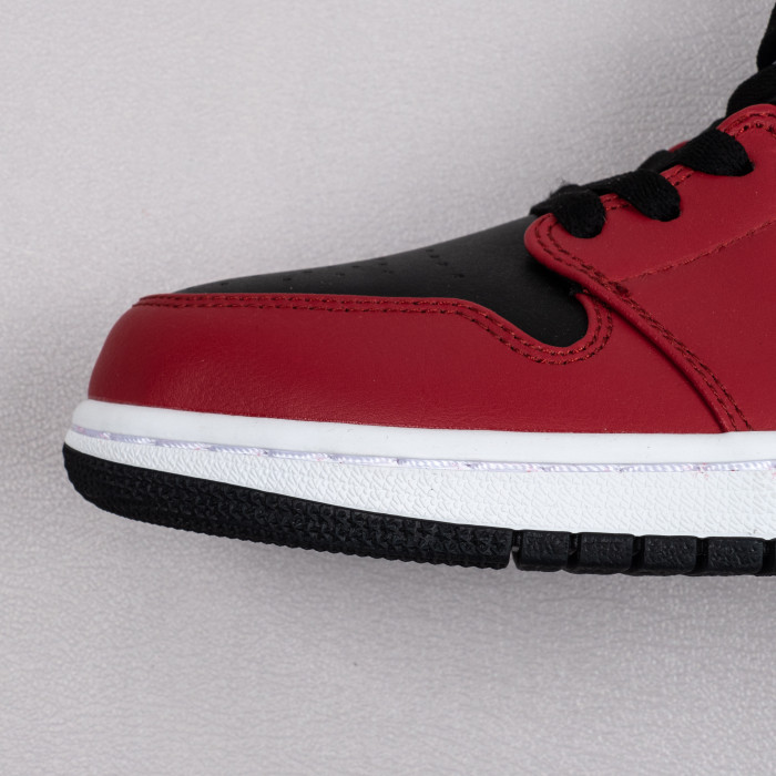 1's Mid Chicago Toe