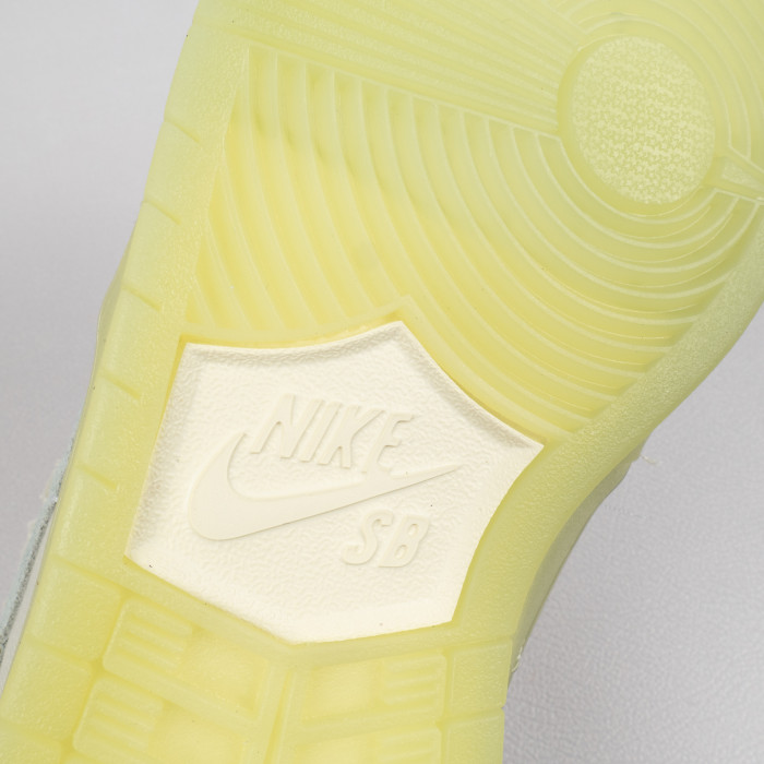 SB Dunk Low “Mummy”