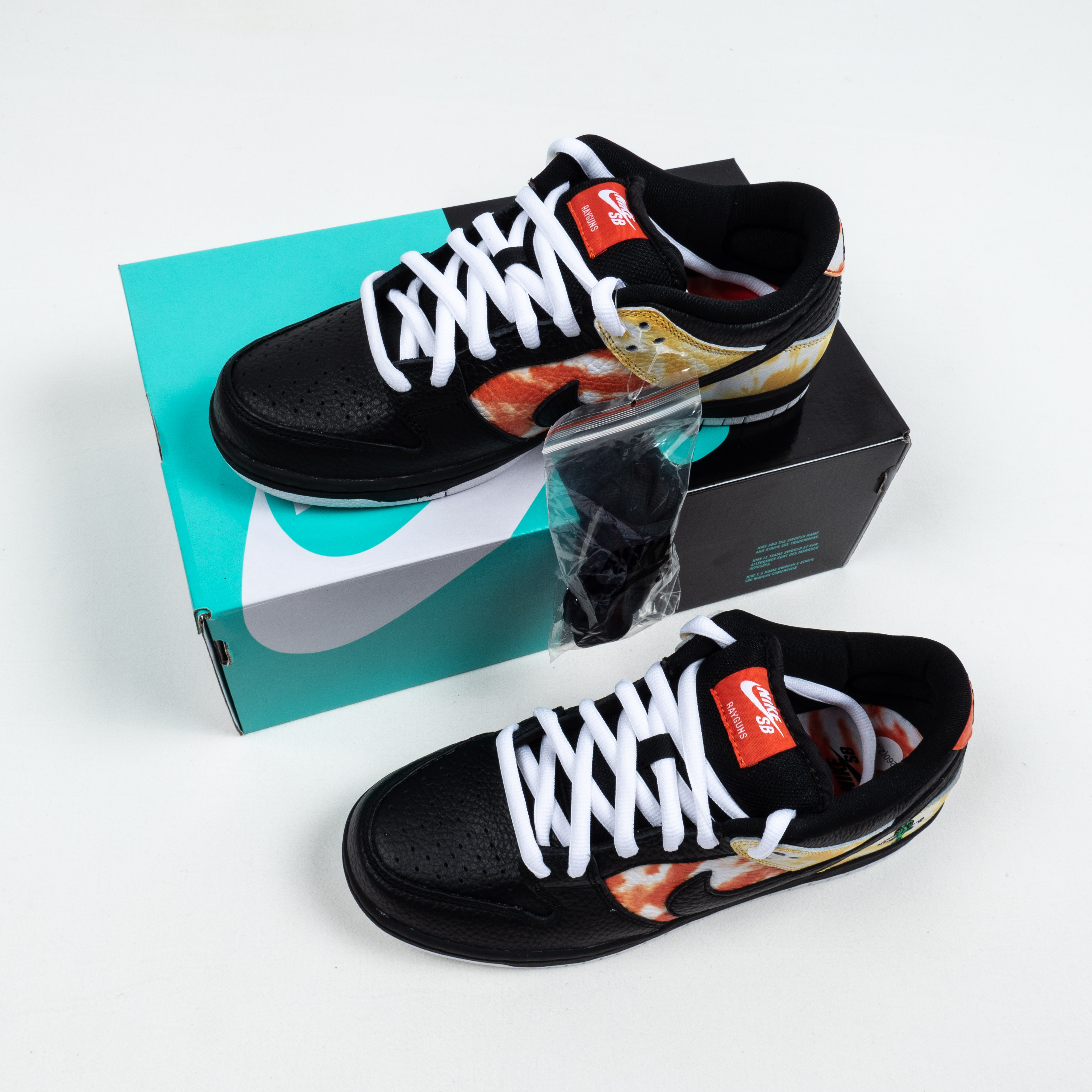 SB Dunk Low Raygun Tie-Dye Black