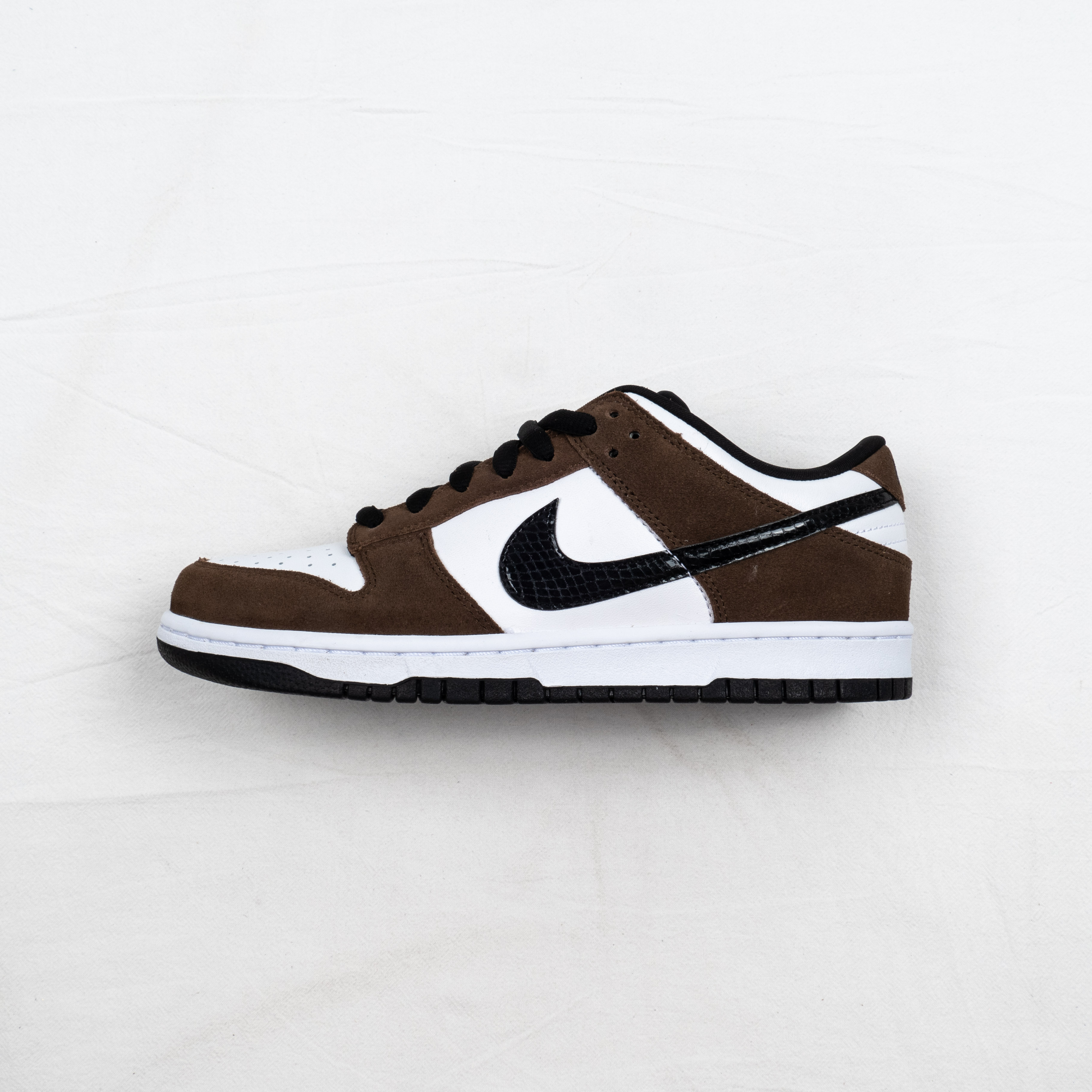 DUNK LOW White Black Trail End Brown