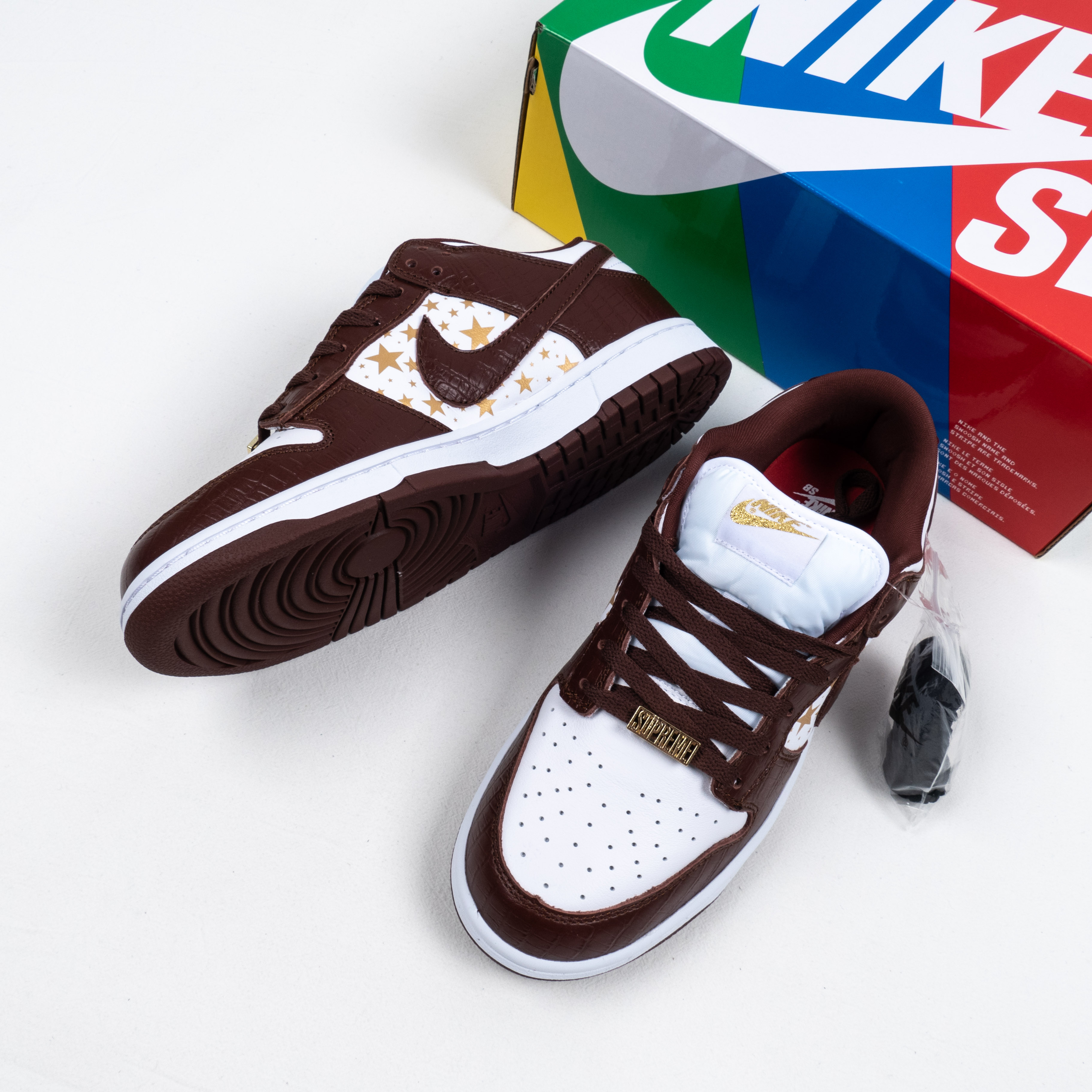 SB Dunk Low Supreme Stars Barkroot Brown